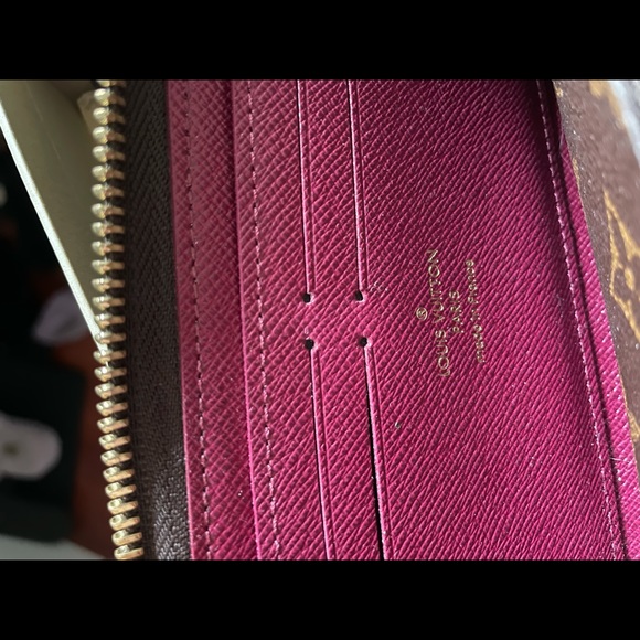 Louis Vuitton Monogram Clemence Zip Around Wallet Features magenta coated canvas - Picture 13 of 16